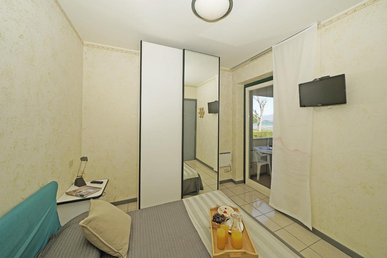 Il Porticciolo P1-12 By Wonderful Italy Apartamento Sirmione Exterior foto